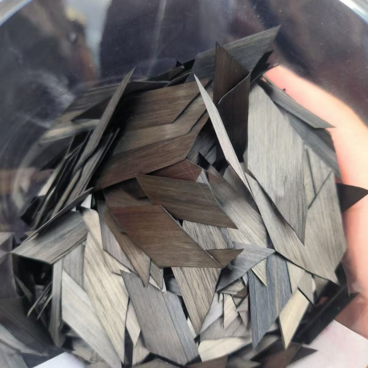 Crepe Pan Carbon - เส้นใยคาร์บอนไฟเบอร์แบบเส้นใยละเอียด สำหรับงานขึ้นรูปด้วยการหลอมด้วยความร้อน แบบใช้เครื่องมือดูดสุญญากาศ ความยาว 10 มม.